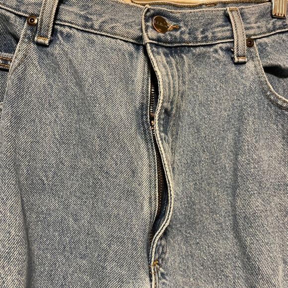 L.L. Bean Men's Relaxed Jeans - Blue Light Wash - Picture 5 of 12